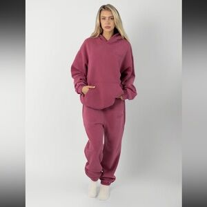 NIP OVERSIZED Small Unisex COMFRT MINIMALIST HOODIE & SWEATPANTS SET in Berry.
